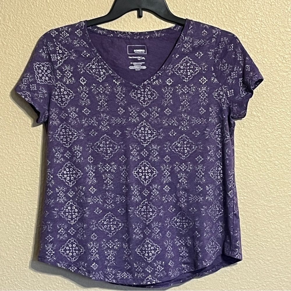 Sonoma Women’s PL V-Neck Purple w/ Silver Patterned Short Sleeve Everyday Tee